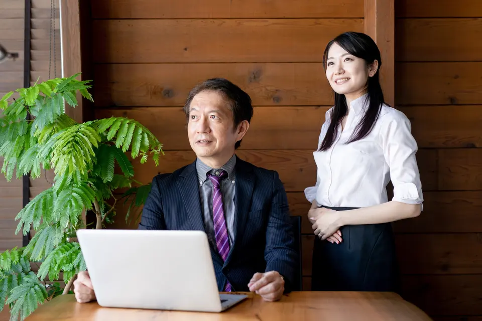 取引先・銀行への説明をどう設計するか