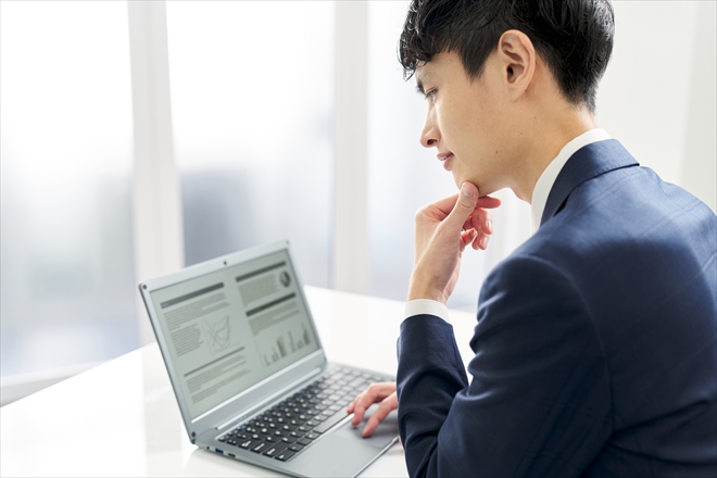 取得価額が非開示でも金額が読める ― 開示文の309件から逆算する